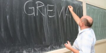 Grevă pe jumătate în școlile din Bihor. Părinții trebuie să afle de la școli dacă profesorii sunt sau nu în grevă. Părinții cer clarificări