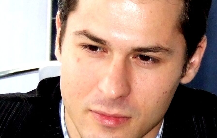 Universitarul Marius Miheț, premiului „Garabet Ibrăileanu” pentru critică.  E decorat în Grad de Cavaler