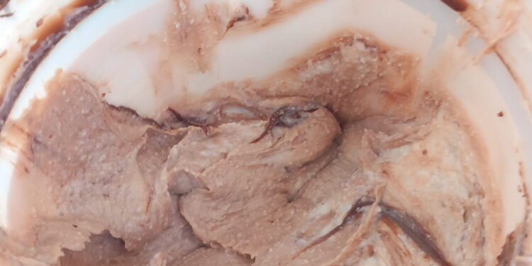 GALERIE. Bombe alimentare. Amenzi de 187.000 lei la târgul la care au participat zeci de mii de orădeni