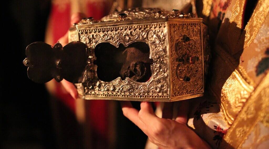 A furat moaștele Sfântului Ioan Gură de Aur