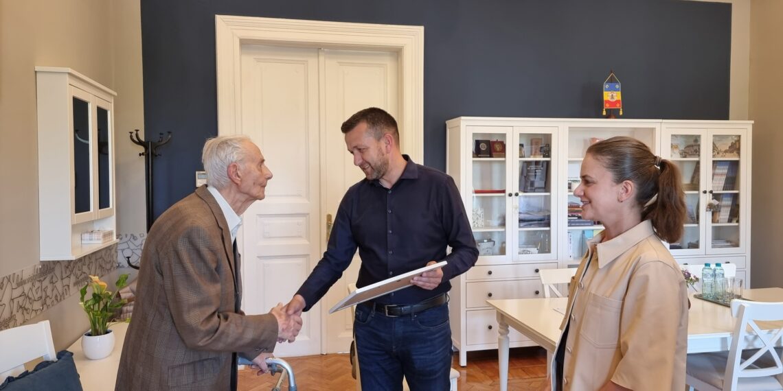 Cine e orădeanul sărbătorit după ce a împlinit 100 de ani. Ce premiu a primit