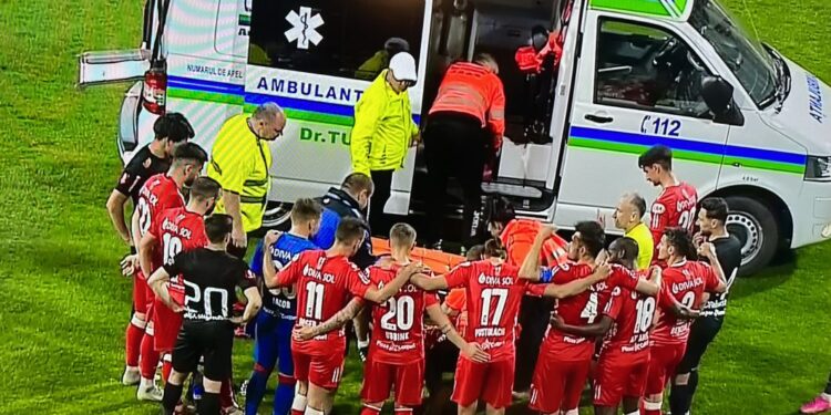 GALERIE. Clipe de groază și pentru agentul de fotbal Cătălin Sărmășan. Perla din portofoliul său,Rareș Pop, 17 ani, a căzut secerat pe teren