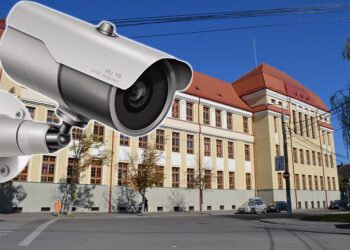 Elevul care a dat colegiul în judecată a câștigat indirect. Școala a demontat camerele din clasă