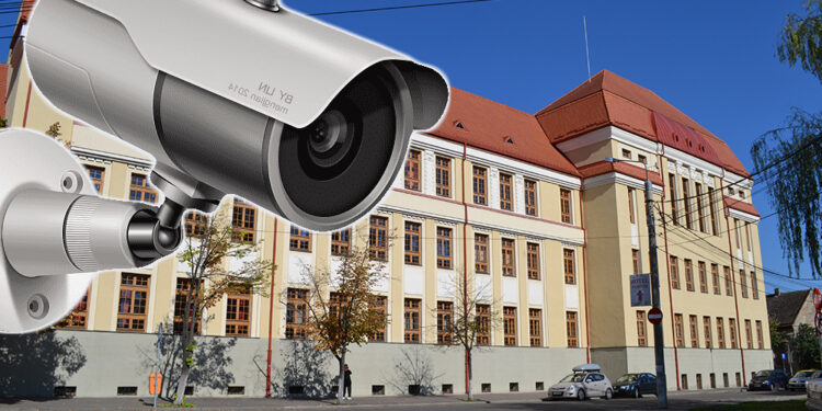 Elevul care a dat colegiul în judecată a câștigat indirect. Școala a demontat camerele din clasă