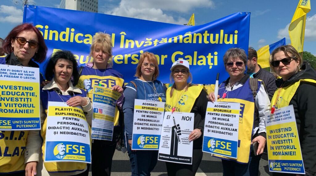 GALERIE FOTO / Peste 14.000 de profesori din întreaga ţară au protestat în Bucureşti în cel mai mare marş din ultimii 10 ani al sindicaliştilor din Învăţământ