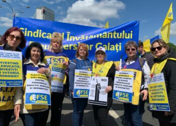 GALERIE FOTO / Peste 14.000 de profesori din întreaga ţară au protestat în Bucureşti în cel mai mare marş din ultimii 10 ani al sindicaliştilor din Învăţământ