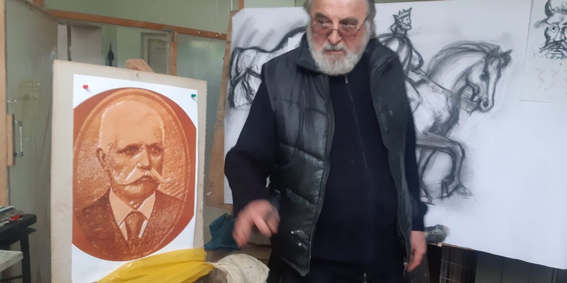 Se solidarizează cu sculptorul Cornel Durgheu. Cer o chirie modică pentru artistul plastic, autor al monumentelor de for public