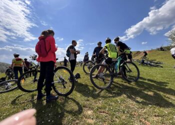 O primărie se implică în susținerea unei asociații a micilor producători care fac lucruri mari