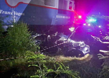 Tragedie rutieră în Teleorman: o adolescentă de 16 ani a murit şi alţi patru tineri au fost răniţi după ce maşina în care circulau a fost lovită de tren