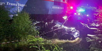 Tragedie rutieră în Teleorman: o adolescentă de 16 ani a murit şi alţi patru tineri au fost răniţi după ce maşina în care circulau a fost lovită de tren