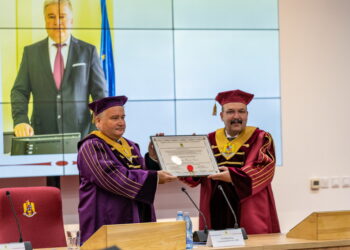 Rectorul Universităţii Oradea a fost numit Doctor Honoris Causa al academiei militare „Nicolae Bălcescu” din Sibiu / Galerie foto
