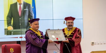 Rectorul Universităţii Oradea a fost numit Doctor Honoris Causa al academiei militare „Nicolae Bălcescu” din Sibiu / Galerie foto