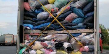 Două camioane ticsite cu deşeuri din Germania au încercat să intre ilegal prin Borş şi Nădlac