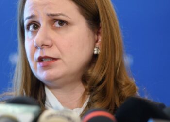 Spărgătorii de grevă / Ministrul Educației, Ligia Deca, face primele declaraţii despre statisticile referitoare la participarea la greva din Învăţământ, încurajând renunţarea la proteste