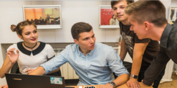 Liceeni din Gojdu și Eminescu, echipă cu studenții în Academia DpIT