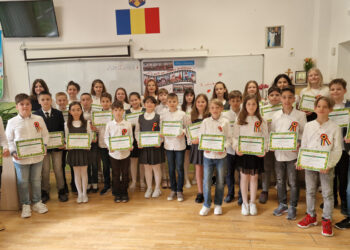 A făcut din fiecare elev un premiant. Doamna de la Școla Dacia care a reușit să ia 115 premii I cu o singură clasă: „E înțelept lucru să înțelegi cine ai fost menit să fii și să onorezi această chemare pe cât de bine poți”