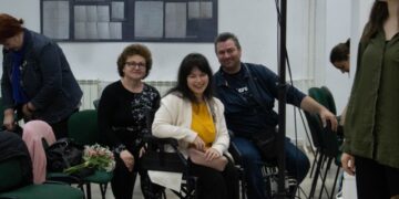 O studentă de la Litere, 10.000 euro, șansa unei vieți normale. Anca vine la școală în scaun rulant