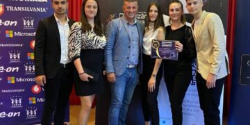 GALERIE. Proiectul lor privind comercializarea făinii de greier le-a adus recunoaștere națională. Echipa ,,Gryllus Farm” de la Colegiul Goga, premiată la „Maratonul pentru Educaţie Antreprenorială”