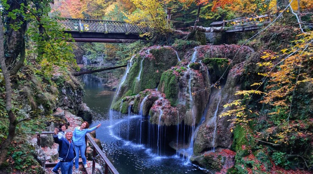 Un sat părăsit ar putea deveni satul milionarilor care fac afaceri în Vestul țării