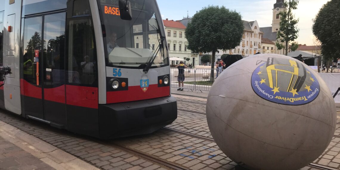 VIDEO. GALERIE. Campioni pe șine. Fani din Europa au venut să vadă live evenimentul