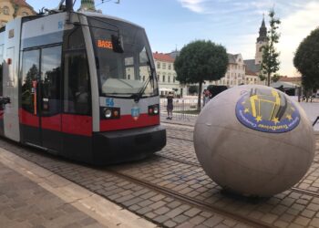 VIDEO. GALERIE. Campioni pe șine. Fani din Europa au venut să vadă live evenimentul