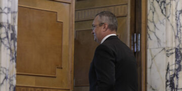 Începe rotativa. Ciucă a demisionat. Predoiu, ministrul Justiției,  premier interimar