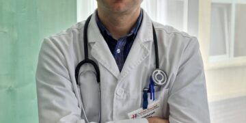 Un medic cu credință. Nefrologul Petru Copăcian de la Spitalul din Hunedoara e fiul preotului din Ortiteag