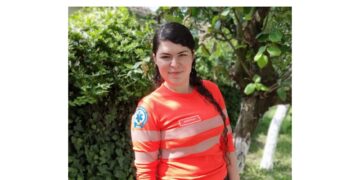 Medicina de urgență nu se oprește la ieșirea din tură. A făcut diferența dintre viață și moarte. Și-a găsit vecina căzută la poartă în stop-cardiorespirator