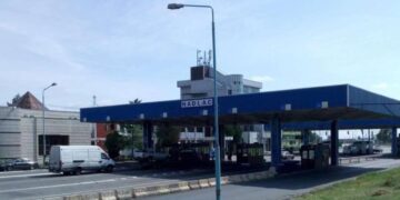 55 de migranți salvaţi de la moarte dintr-un TIR cu care vroiau să treacă ilegal frontiera prin Vama Nădlac