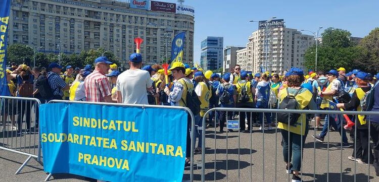 Sub presiunea noilor proteste stradale, Guvernul a adoptat o ordonanţă de urgenţă prin care crește salariile angajaților din Sănătate, ale polițiștilor, militarilor și celor din sistemul de siguranţă naţională la nivelul maxim pentru 2022