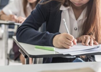 Unul din 8 elevi care au terminat gimnaziul nu au dat prima probă de la Evaluarea Națională 2023 / Ministerul Educaţiei: peste 7.000 de elevi înscrişi nu s-au prezentat la examenul de Limba Română