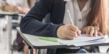 Unul din 8 elevi care au terminat gimnaziul nu au dat prima probă de la Evaluarea Națională 2023 / Ministerul Educaţiei: peste 7.000 de elevi înscrişi nu s-au prezentat la examenul de Limba Română