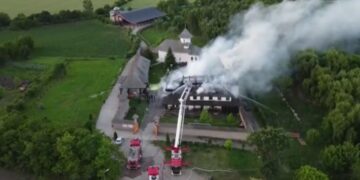 Mânia lui Dumnezeu: Un incendiu devastator a mistuit casa parohială de la Mănăstirea Turnu, din Prahova