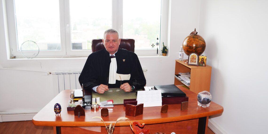 GALERIE. Avocatul orădean care și-a propus să devină Decan al Baroului București