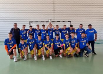 Campionii primei ediții a Campionatului U17 organizat în Bihor. Primarul Nuțas a primit și el tricou de campion