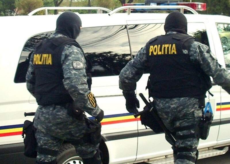 Percheziţii în forţă ale poliţiştilor şi mascaţilor din Gorj la mai multe firme de pompe funebre / Suspiciuni de evaziune fiscală de 400.000 de lei în afacerile cu morţi