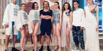 Singurul designer român din calendarul oficial de moda de la New York, care a îmbrăcat-o și pe Jennifer Lopez, începe o expoziție itinerantă de la Oradea. Dorin Negrău e inspirat de bunica sa din Husasău de Tinca