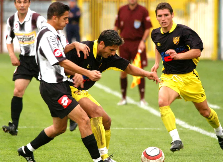 Unul dintre cei mai apreciați fundași de bandă s-a stins la 52 de ani. Trăia o adevărată dramă și a fost internat la Pshihiatrie, la Ștei