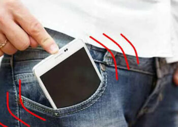 Tânărul care cere 1.000.000 de euro despăgubiri de la Orange după ce i-a explodat un telefon în buzunar a pierdut primul proces / Cazul se va relua abia în noiembrie