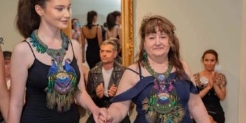 Artă din mărgele. Krystyna Latosic din Polonia, Grand Prix la Art Jewelry Festival Oradea. Cu cea convins juriul