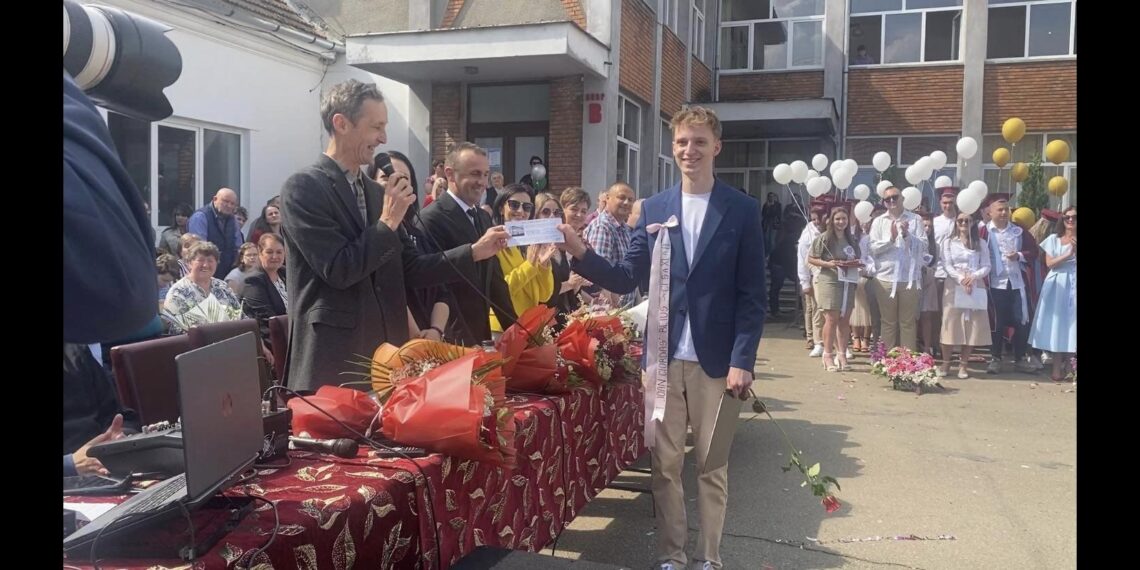 Sebastian Roșia, două burse de la fundația lui Adrian Ciorna. Una e pentru performanțele de la olimpiada de matematică, cealaltă la contabilitate