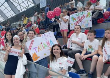 Au strâns 60.000 euro înotând pentru 22 de proiecte caritabile