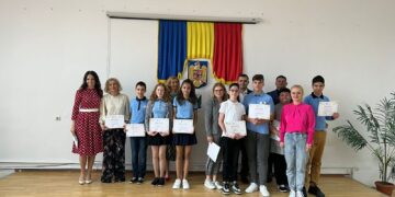 GALERIE. Primarul a premiat performanța. 2000 lei/ elev și 1000 lei/profesor coordonator