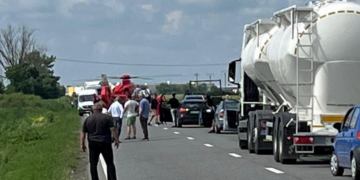 Dusă cu elicopterul SMURD după ce a ieșit cu mașina din decor