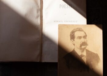 Eminescu, scos la mezat / O fotografie unică a Luceafărului poeziei româneşti va fi vândută la licitaţie publică