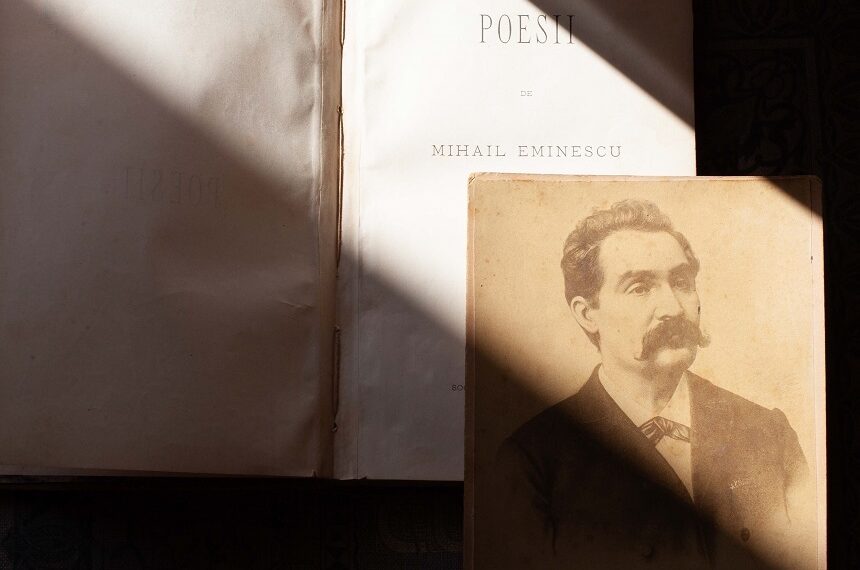 Eminescu, scos la mezat / O fotografie unică a Luceafărului poeziei româneşti va fi vândută la licitaţie publică