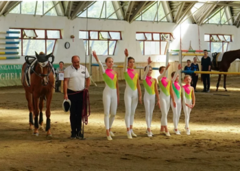 Cei mai curajoși gimnaști, exerciții incredibile pe cai