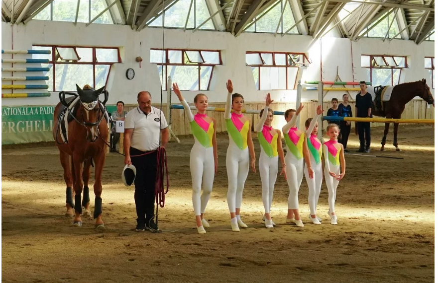 Cei mai curajoși gimnaști, exerciții incredibile pe cai