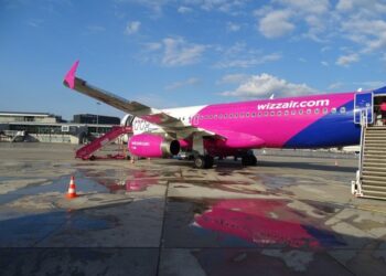 O aeronavă Wizz Air cu 200 de pasageri a aterizat de urgenţă pe Otopeni, la scurt timp după decolare / Pilotul a acuzat defecţiuni tehnice în timpul zborului