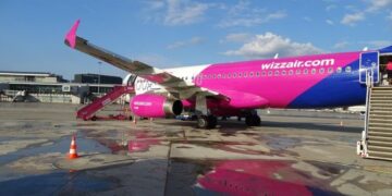 O aeronavă Wizz Air cu 200 de pasageri a aterizat de urgenţă pe Otopeni, la scurt timp după decolare / Pilotul a acuzat defecţiuni tehnice în timpul zborului